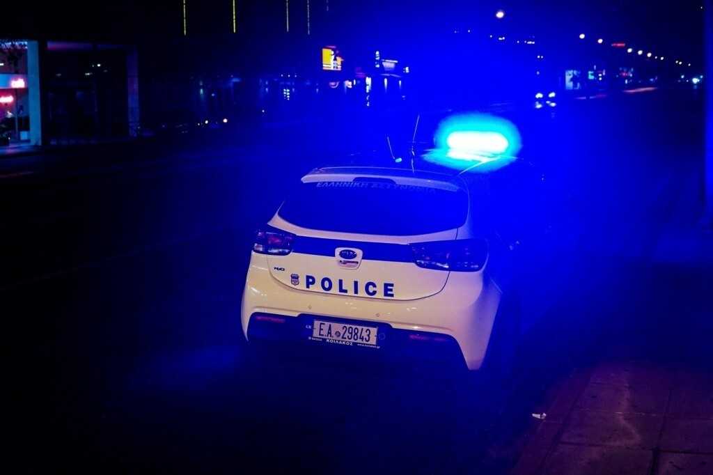 ΕΚΤΑΚΤΟ ΤΩΡΑ Χειροπέδες στον γιο γνωστού πολιτικού στο κέντρο της Αθήνας