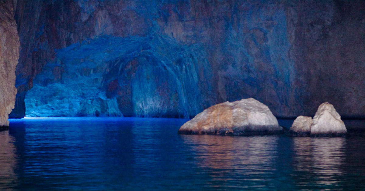 Ένα από τα μεγαλύτερα υποθαλάσσια σπήλαια της χώρας βρίσκεται στο Καστελόριζο.