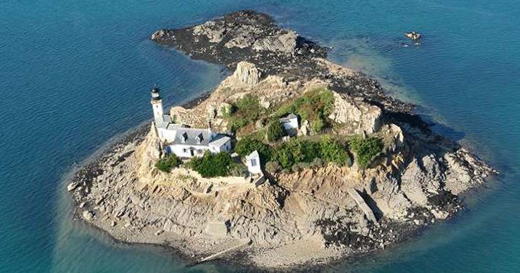 To απομονωμένο νησί που νοικιάζεται με 200 ευρώ για δύο βραδιές!