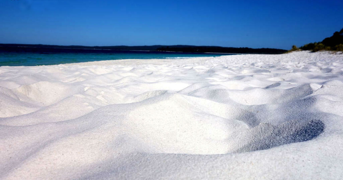 Αυτή είναι η πιο λευκή, αμμώδης παραλία που υπάρχει στον κόσμο.. ΔΕΙΤΕ ΤΗΝ!