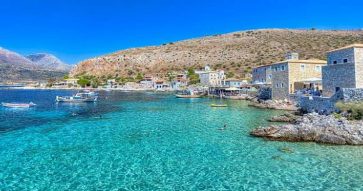 Πελοπόννησος: 5 υπέροχα χωριά δίπλα στη θάλασσα για να ανακαλύψεις το φετινό Αύγουστο