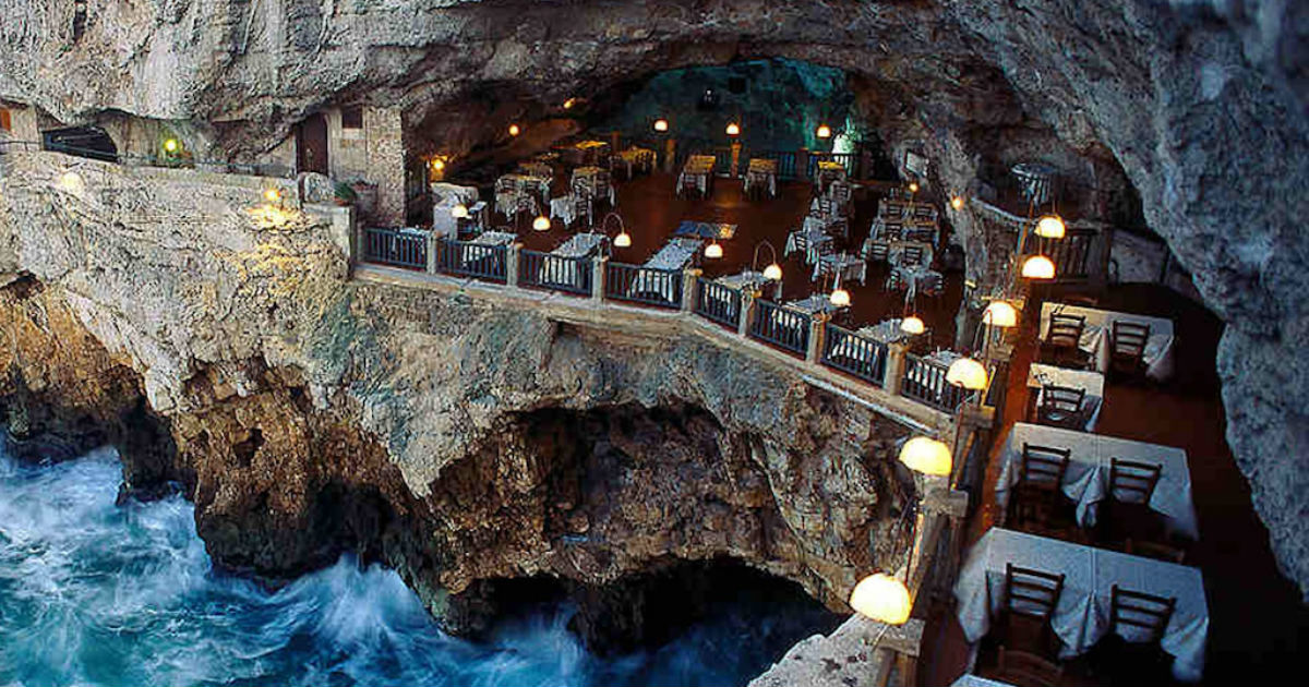 Το πιο ρομαντικό εστιατόριο του κόσμου με θέα την Αδριατική θάλασσα βρίσκεται μόλις 3 ώρες μακριά μας.