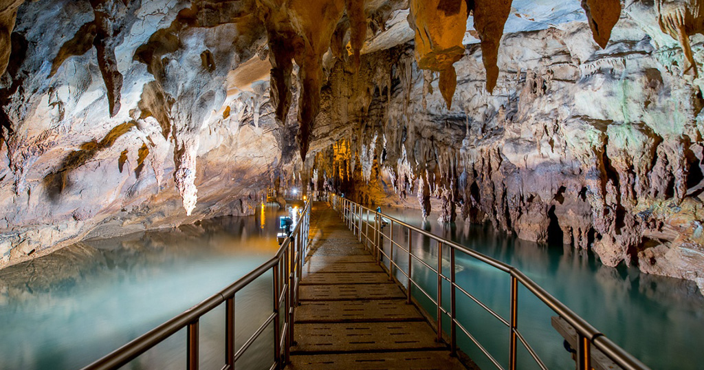 Σπήλαιο Πηγών Αγγίτη: Το πιο μαγευτικό υπόγειο ποτάμι της Ελλάδας είναι στη Δράμα