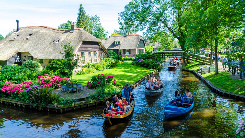 Μαγικό χωριό χωρίς δρόμους στην Ολλανδία μοιάζει βγαλμένο από παραμύθι