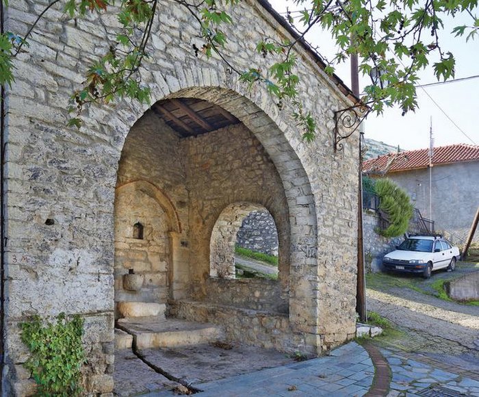 antipalo-deos-tis-arachovas-ena-magiko-chorioudaki-25-ores-apo-tin-athina