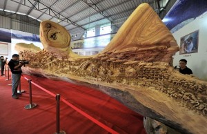 longest_wooden_carving_masterpiece_3