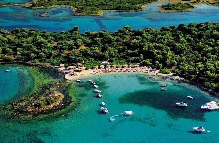 Δυόμιση ώρες από την Αθήνα θα βρείτε τις Bahamas της Ελλάδας γεμάτες με εξωτικές παραλίες, φώκιες και ναυάγια.
