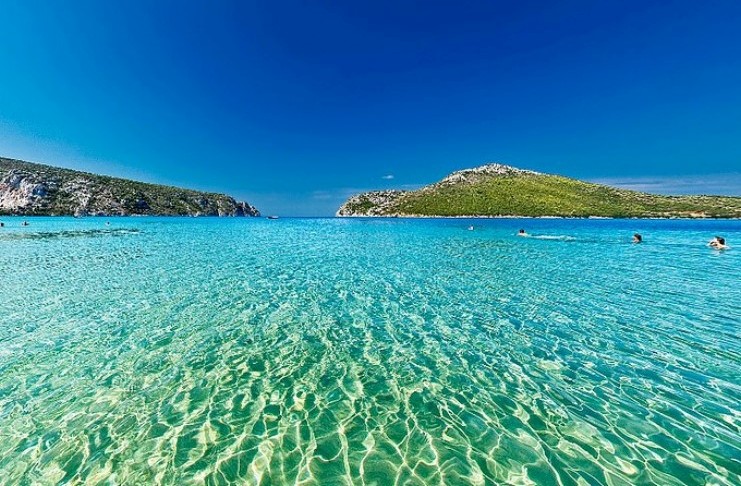 Το μεγαλύτερο και ασφαλέστερο φυσικό λιμάνι της Ελλάδας με την εξωτική ομορφιά βρίσκεται στη Χαλκιδική!
