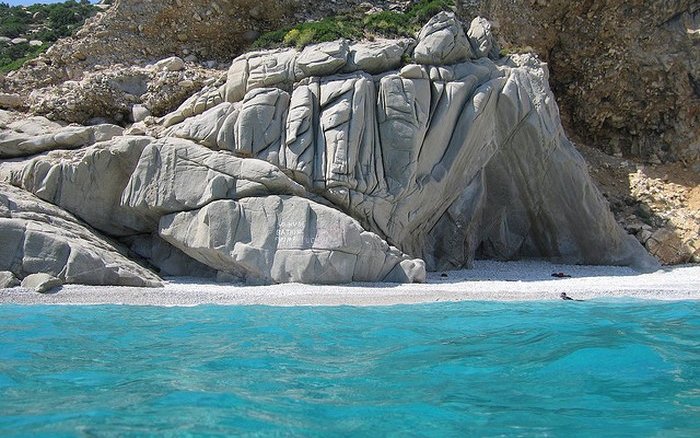 Οι Σεϋχέλλες της Ικαρίας: Η πιο εξωτική παραλία του Αιγαίου δημιουργήθηκε.. κατά λάθος
