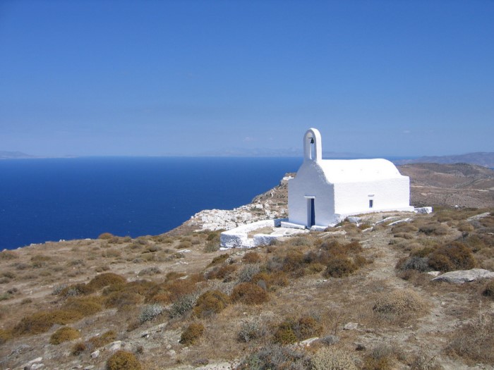 Η «μικρή κυρία» των Κυκλάδων: Το νησάκι των 300 κατοίκων με την σπάνια ομορφιά που λάτρεψε και ύμνησε ο Ελύτης