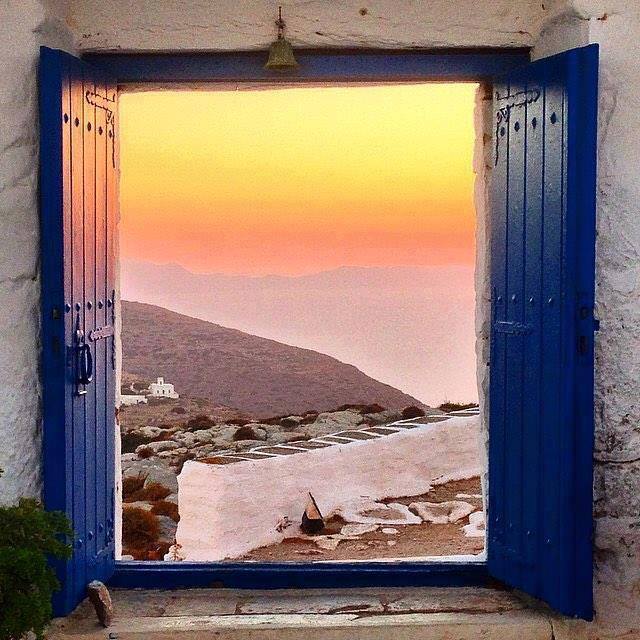 Η «μικρή κυρία» των Κυκλάδων: Το νησάκι των 300 κατοίκων με την σπάνια ομορφιά που λάτρεψε και ύμνησε ο Ελύτης