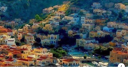 Σύμη: Στην άκρη του Αιγαίου υπάρχει ένα μικροσκοπικό νησί που θυμίζει.. πίνακα ζωγραφικής