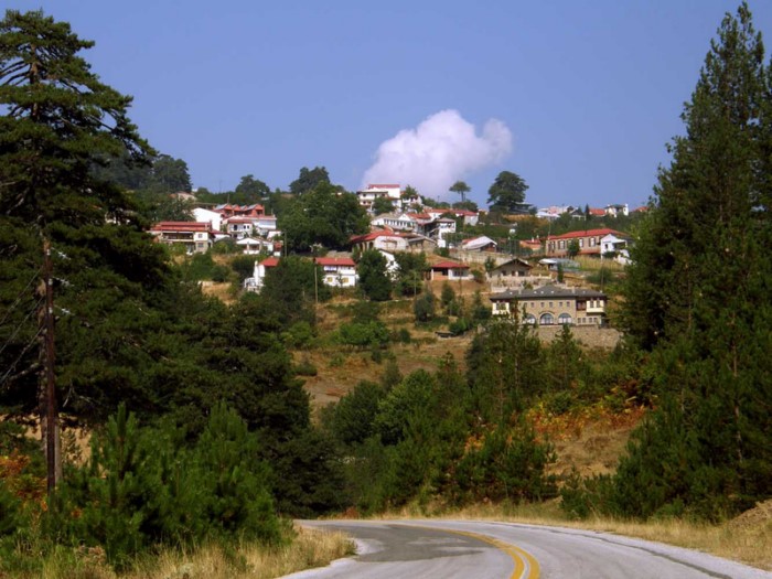 7 ελληνικά εναλλακτικά χωριά για ονειρικές διακοπές. Οι κρυμμένοι θησαυροί που πρέπει οπωσδήποτε να επισκεφθείς