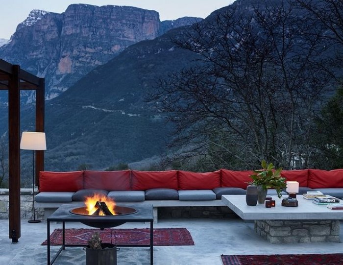 Το ελληνικό πέτρινο ξενοδοχείο που διεκδικεί την κορυφή του κόσμου