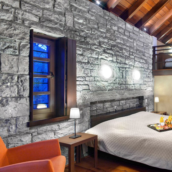 Το ελληνικό πέτρινο ξενοδοχείο που διεκδικεί την κορυφή του κόσμου