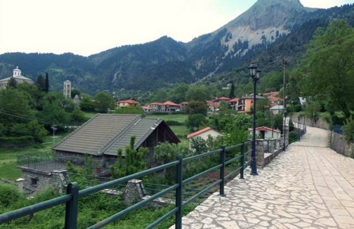 7 ελληνικά εναλλακτικά χωριά για ονειρικές διακοπές. Οι κρυμμένοι θησαυροί που πρέπει οπωσδήποτε να επισκεφθείς