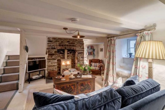 Το σπίτι ηλικίας 300 ετών που εξωτερικά δεν μοιάζει κάτι ιδιαίτερο, μέχρι να περάσεις στο εσωτερικό του