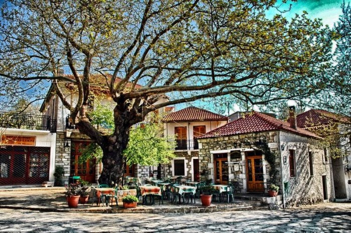 7 ελληνικά εναλλακτικά χωριά για ονειρικές διακοπές. Οι κρυμμένοι θησαυροί που πρέπει οπωσδήποτε να επισκεφθείς