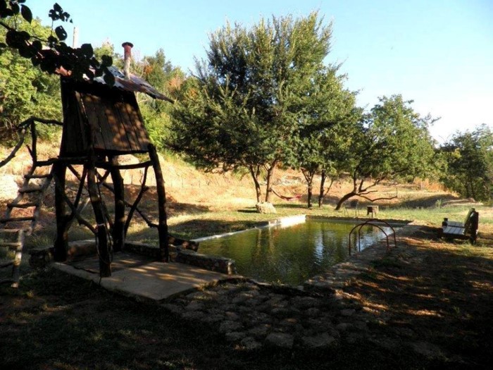 Σε απόσταση 2 ωρών από την Αθήνα υπάρχει η "Cherryland": Ένα υπέροχο χωριό βγαλμένο από τα παραμύθια