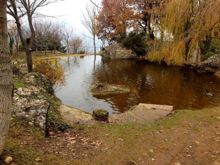 Σε απόσταση 2 ωρών από την Αθήνα υπάρχει η "Cherryland": Ένα υπέροχο χωριό βγαλμένο από τα παραμύθια