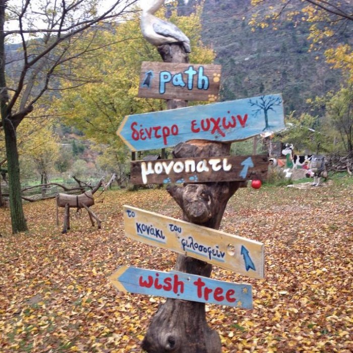 Σε απόσταση 2 ωρών από την Αθήνα υπάρχει η "Cherryland": Ένα υπέροχο χωριό βγαλμένο από τα παραμύθια