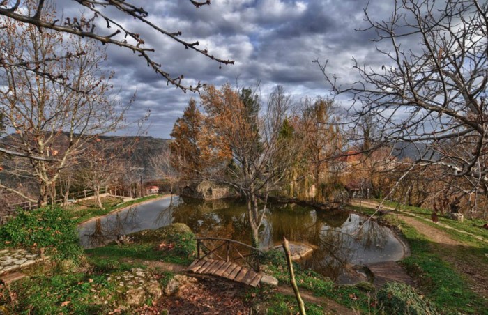 Σε απόσταση 2 ωρών από την Αθήνα υπάρχει η "Cherryland": Ένα υπέροχο χωριό βγαλμένο από τα παραμύθια