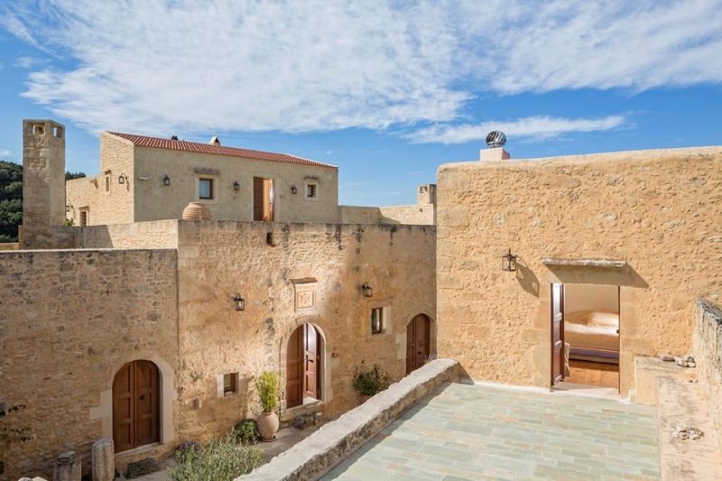 Η εκπληκτική μεταμόρφωση ενός εγκαταλελειμμένου χωριού του 16ου αιώνα στην Κρήτη σε ξενοδοχείο