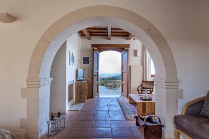 Η εκπληκτική μεταμόρφωση ενός εγκαταλελειμμένου χωριού του 16ου αιώνα στην Κρήτη σε ξενοδοχείο