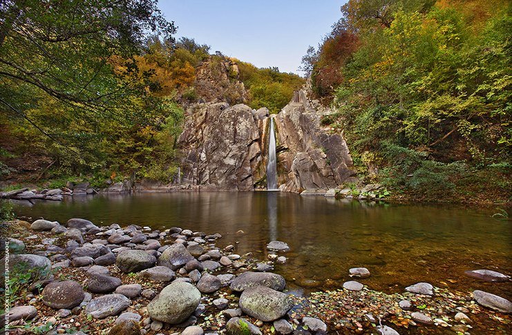 Ο παράδεισος της Ελλάδας: Η πόλη με τα παρθένα δάση, τα πετρόχτιστα γεφύρια, τη σπάνια βλάστηση και τους πανέμορφους καταρράκτες Ο παράδεισος της Ελλάδας: Η πόλη με τα παρθένα δάση, τα πετρόχτιστα γεφύρια, τη σπάνια βλάστηση και τους πανέμορφους καταρράκτες