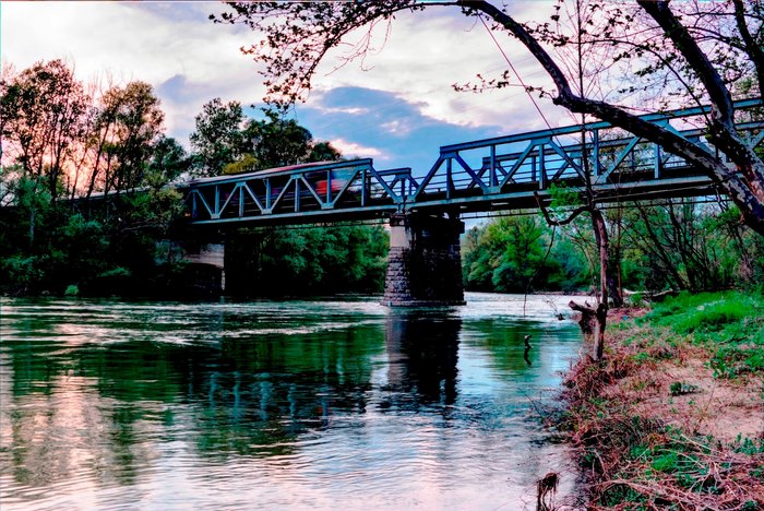 Ο παράδεισος της Ελλάδας: Η πόλη με τα παρθένα δάση, τα πετρόχτιστα γεφύρια, τη σπάνια βλάστηση και τους πανέμορφους καταρράκτες Ο παράδεισος της Ελλάδας: Η πόλη με τα παρθένα δάση, τα πετρόχτιστα γεφύρια, τη σπάνια βλάστηση και τους πανέμορφους καταρράκτες