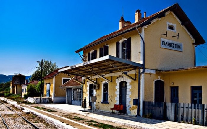 Ο παράδεισος της Ελλάδας: Η πόλη με τα παρθένα δάση, τα πετρόχτιστα γεφύρια, τη σπάνια βλάστηση και τους πανέμορφους καταρράκτες Ο παράδεισος της Ελλάδας: Η πόλη με τα παρθένα δάση, τα πετρόχτιστα γεφύρια, τη σπάνια βλάστηση και τους πανέμορφους καταρράκτες