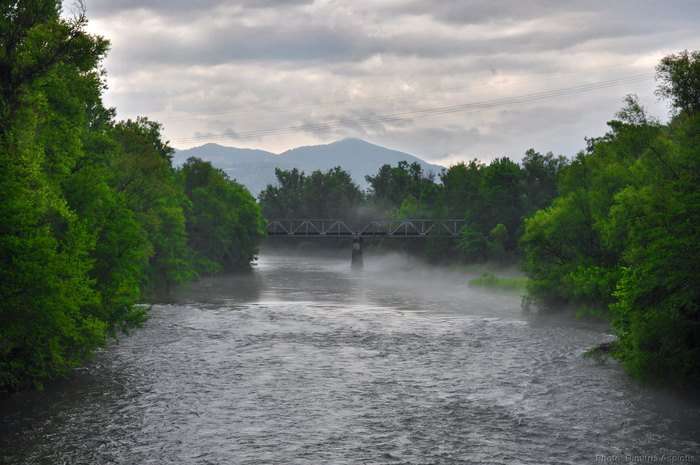 Ο παράδεισος της Ελλάδας: Η πόλη με τα παρθένα δάση, τα πετρόχτιστα γεφύρια, τη σπάνια βλάστηση και τους πανέμορφους καταρράκτες Ο παράδεισος της Ελλάδας: Η πόλη με τα παρθένα δάση, τα πετρόχτιστα γεφύρια, τη σπάνια βλάστηση και τους πανέμορφους καταρράκτες