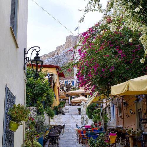 Η γειτονιά των ονείρων: Η πιο παλιά αλλά και πιο όμορφη συνοικία της Αθήνας έχει ιστορία 3.500 χρόνων! Η γειτονιά των ονείρων: Η πιο παλιά αλλά και πιο όμορφη συνοικία της Αθήνας έχει ιστορία 3.500 χρόνων!