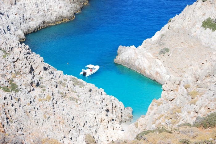 Η ωραιότερη "άγνωστη" παραλία της Ελλάδας που.. κοντράρει τον Παράδεισο! Η ωραιότερη "άγνωστη" παραλία της Ελλάδας που.. κοντράρει τον Παράδεισο!