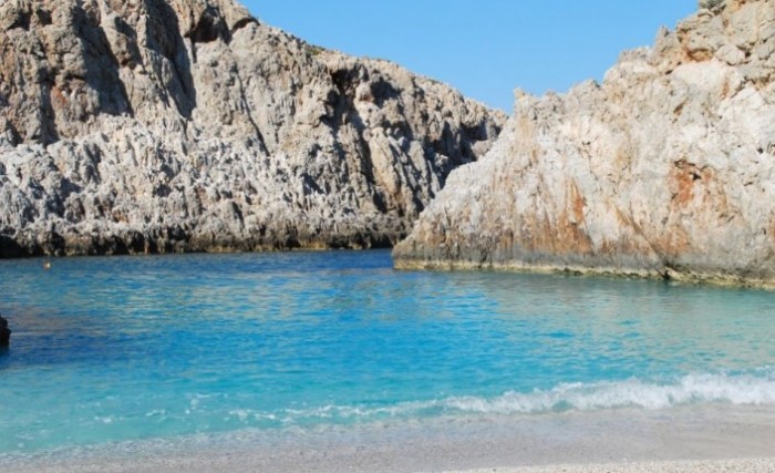 Η ωραιότερη "άγνωστη" παραλία της Ελλάδας που.. κοντράρει τον Παράδεισο! Η ωραιότερη "άγνωστη" παραλία της Ελλάδας που.. κοντράρει τον Παράδεισο!