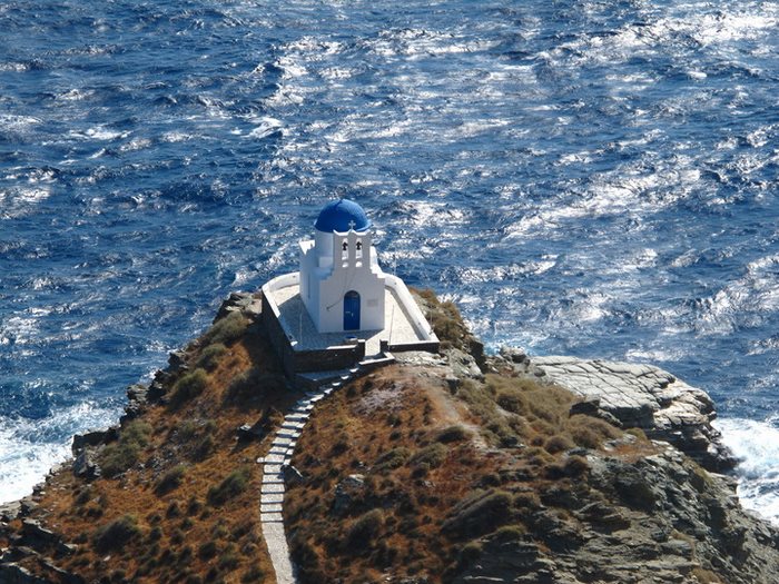 Το Ελληνικό Νησί με την σπουδαία Ιστορία και τις 235 Εκκλησίες που σε Μαγεύει με την Ομορφιά του.