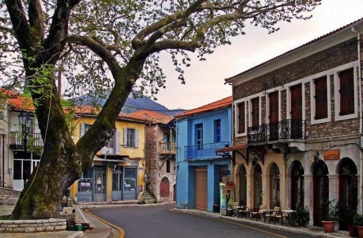 Ανδρίτσαινα: η «πέτρινη» αρχόντισσα της Ηλείας Ανδρίτσαινα: η «πέτρινη» αρχόντισσα της Ηλείας