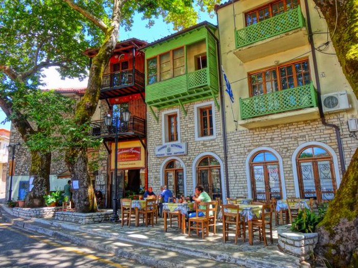 Ανδρίτσαινα: η «πέτρινη» αρχόντισσα της Ηλείας Ανδρίτσαινα: η «πέτρινη» αρχόντισσα της Ηλείας