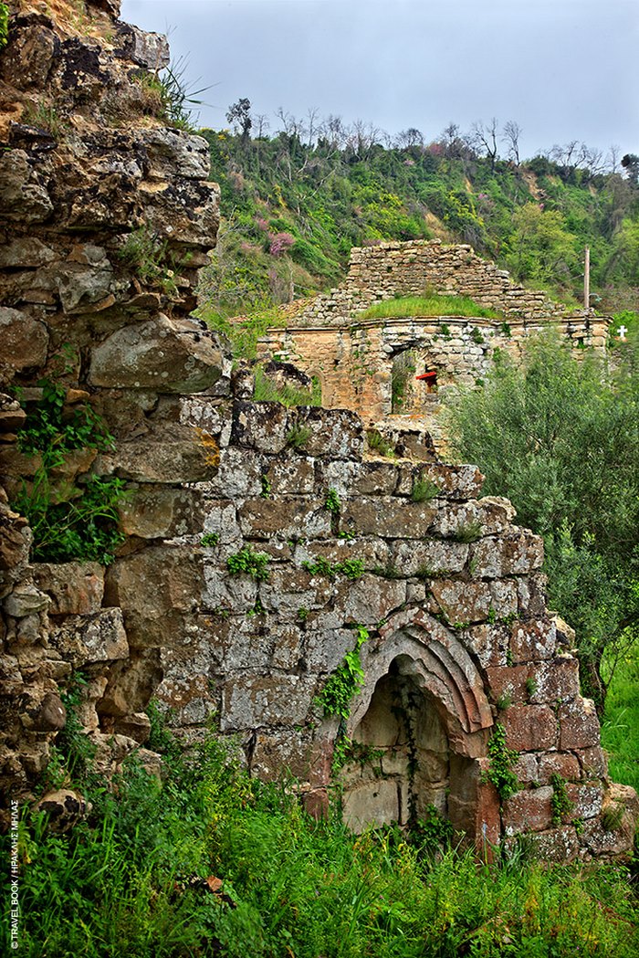 Ανδρίτσαινα: η «πέτρινη» αρχόντισσα της Ηλείας Ανδρίτσαινα: η «πέτρινη» αρχόντισσα της Ηλείας