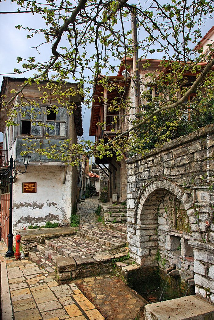 Ανδρίτσαινα: η «πέτρινη» αρχόντισσα της Ηλείας Ανδρίτσαινα: η «πέτρινη» αρχόντισσα της Ηλείας