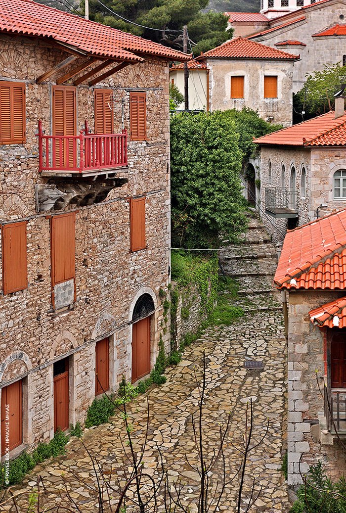 Ανδρίτσαινα: η «πέτρινη» αρχόντισσα της Ηλείας Ανδρίτσαινα: η «πέτρινη» αρχόντισσα της Ηλείας