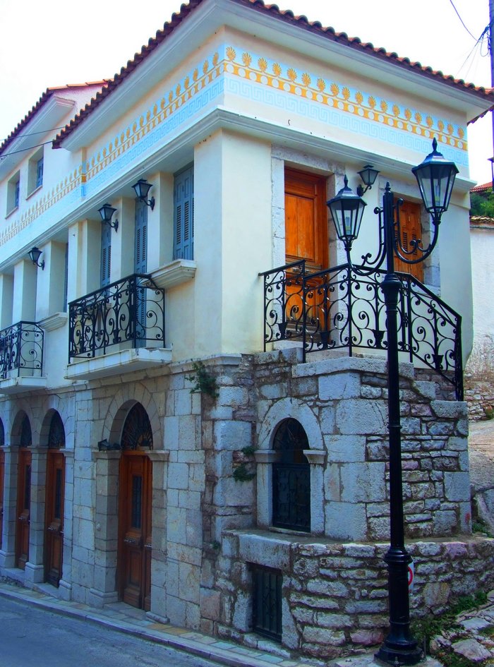 Ανδρίτσαινα: η «πέτρινη» αρχόντισσα της Ηλείας Ανδρίτσαινα: η «πέτρινη» αρχόντισσα της Ηλείας