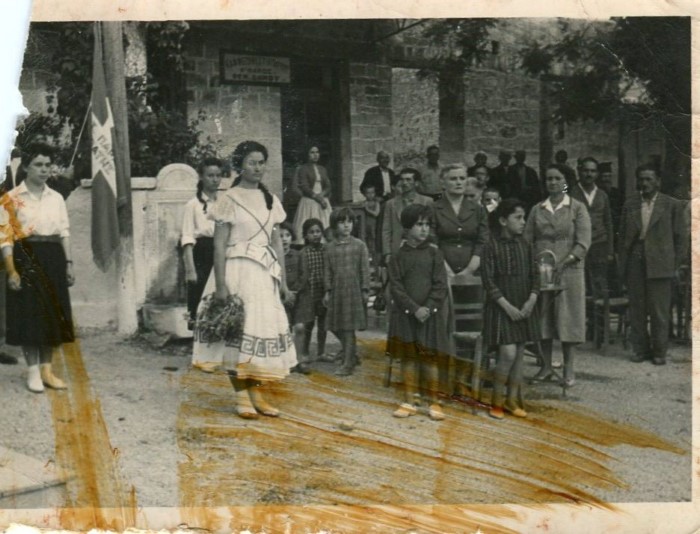 2,5 ώρες από την Αθήνα υπάρχει ένα χωριουδάκι με καταρράκτες, πηγές αλλά και σκοτεινή ιστορία 