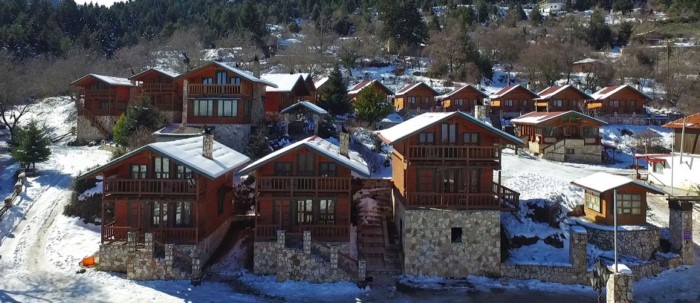 Η "Ελβετία" της Ελλάδας κρύβεται μόλις μιάμιση ώρα από την Αθήνα. Ένα παραμυθένιο χωριό με.. 3 συνοικίες Η "Ελβετία" της Ελλάδας κρύβεται μόλις μιάμιση ώρα από την Αθήνα. Ένα παραμυθένιο χωριό με.. 3 συνοικίες