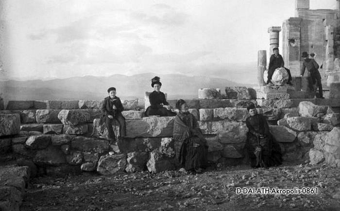 Όταν η Αθήνα είχε ποτάμι. 20 φωτογραφίες ενός κόσμου που οι περισσότεροι δεν γνωρίζουν Όταν η Αθήνα είχε ποτάμι. 20 φωτογραφίες ενός κόσμου που οι περισσότεροι δεν γνωρίζουν