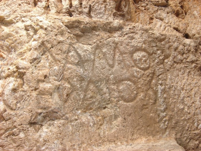 Το μοναδικό σπήλαιο στην Ελλάδα που έχει σκαλισμένα αγάλματα στο εσωτερικό του βρίσκεται στον Υμηττό