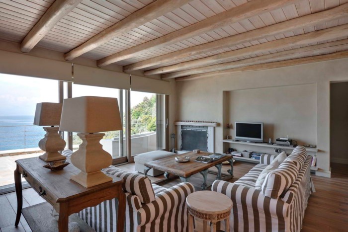 Το εντυπωσιακό σπίτι στο Πήλιο με την απίστευτη θέα στη θάλασσα! Το εντυπωσιακό σπίτι στο Πήλιο με την απίστευτη θέα στη θάλασσα!