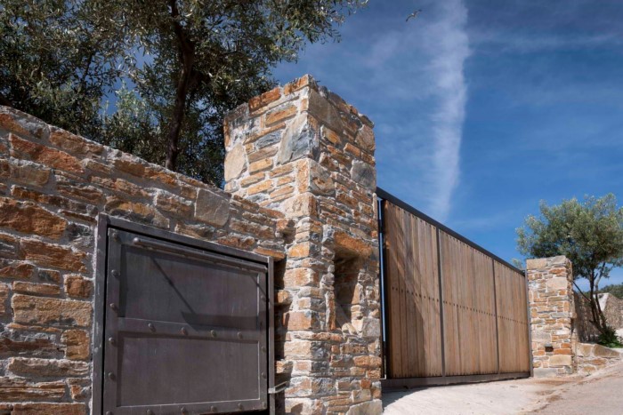 Το εντυπωσιακό σπίτι στο Πήλιο με την απίστευτη θέα στη θάλασσα! Το εντυπωσιακό σπίτι στο Πήλιο με την απίστευτη θέα στη θάλασσα!