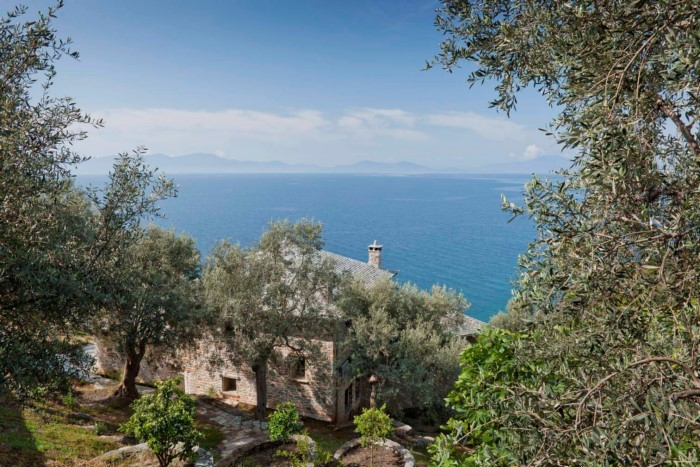 Το εντυπωσιακό σπίτι στο Πήλιο με την απίστευτη θέα στη θάλασσα! Το εντυπωσιακό σπίτι στο Πήλιο με την απίστευτη θέα στη θάλασσα!