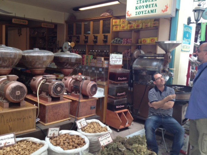 H πιο ευτυχισμένη πόλη στην Ελλάδα: "Χορεύει", έχει θάλασσα στα πόδια της και ωραία καφέ